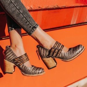 Freebird Ramsay BNIB Size 7 Stone Croco Discontinued Color Rare